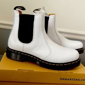 2976 YELLOW STITCH SMOOTH LEATHER CHELSEA BOOTS